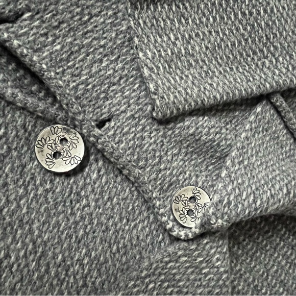 Grey 100% lambswool buttoned sweater - Picture 3 of 3